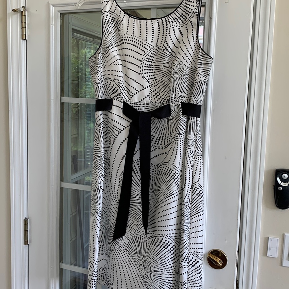 Sheri Martin size 8 cream black sleeveless dress